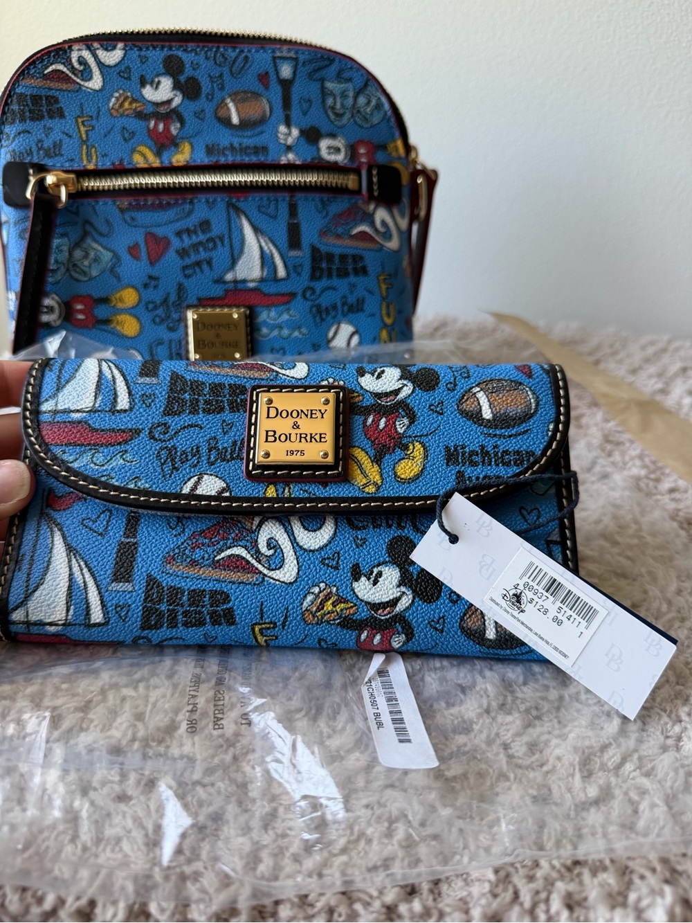 NWT Disney Dooney & Bourke Chicago bag and wallet - Picture 7 of 9
